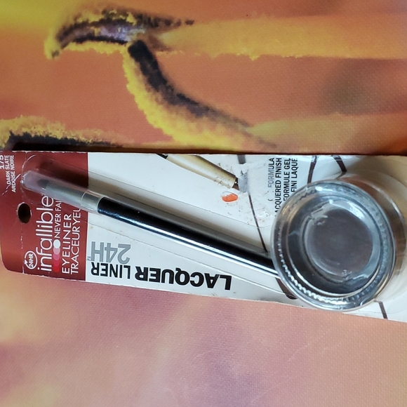 L'Oreal Infallible Lacquer Liner
